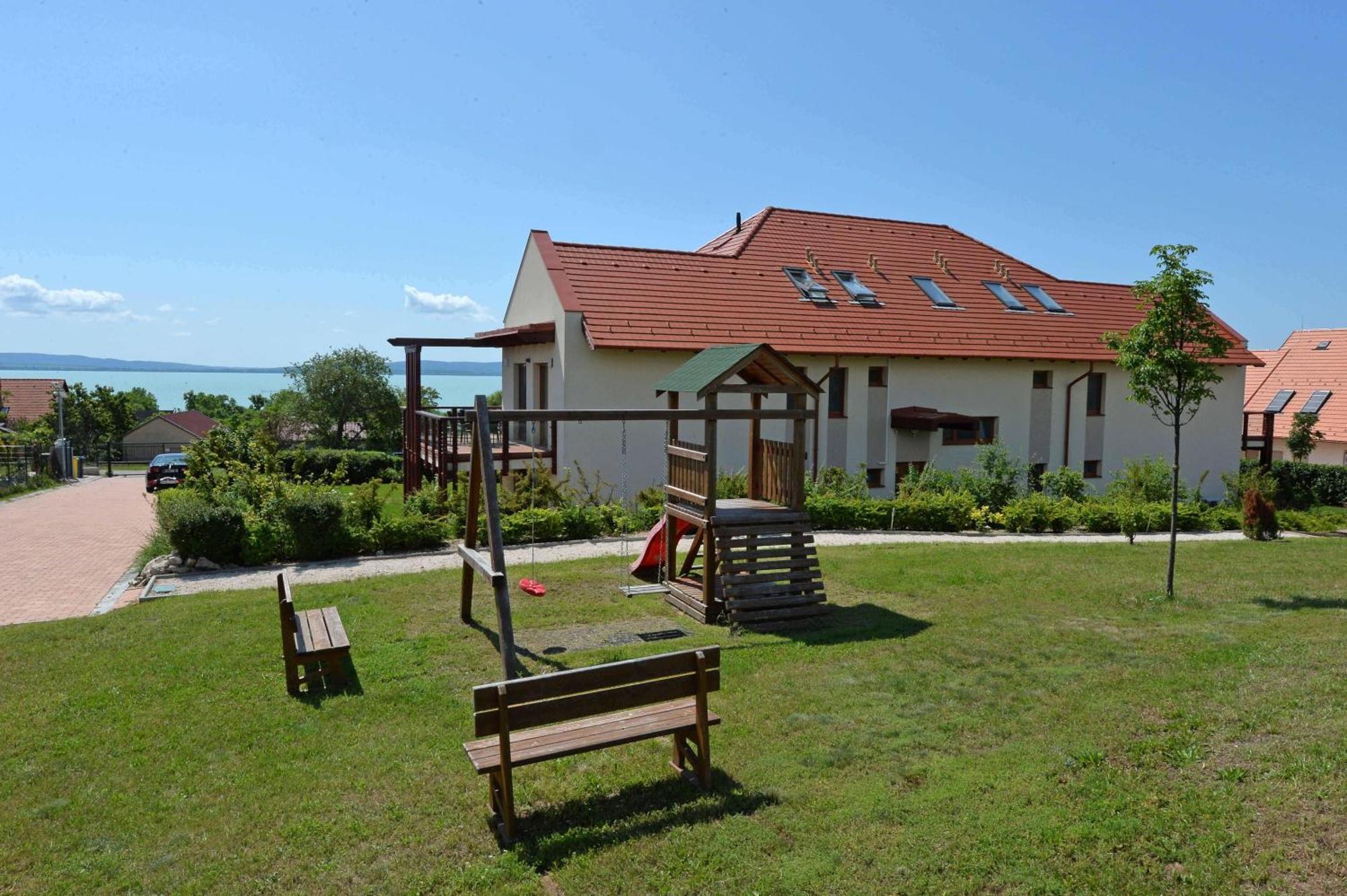 Aranymandula Apartmanok Балатонакали Экстерьер фото
