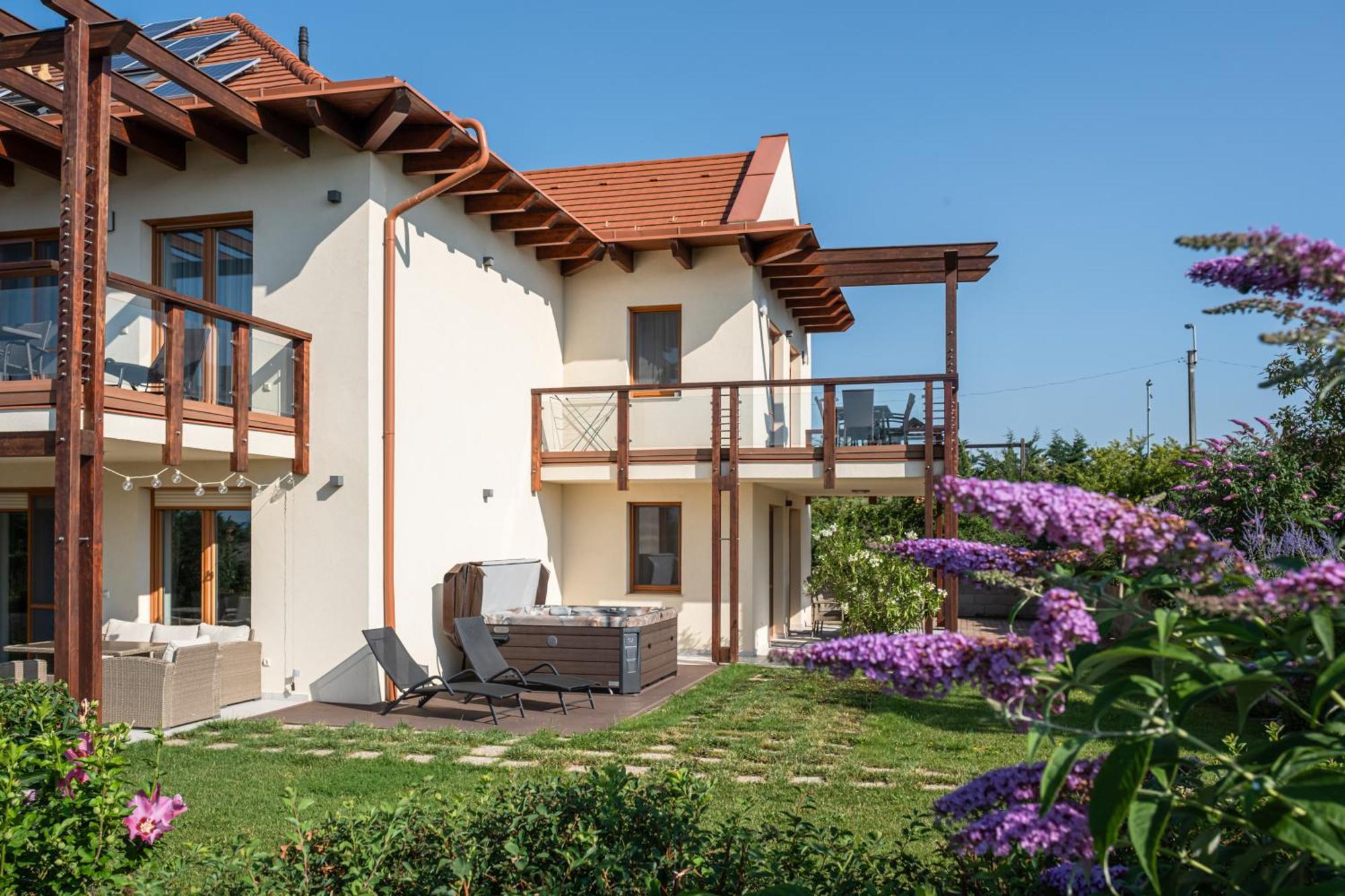 Aranymandula Apartmanok Балатонакали Экстерьер фото