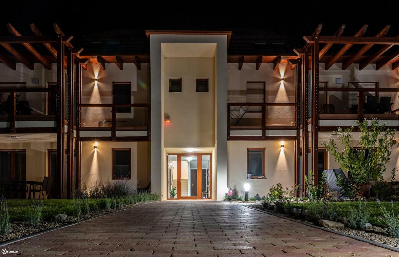 Aranymandula Apartmanok Балатонакали Экстерьер фото